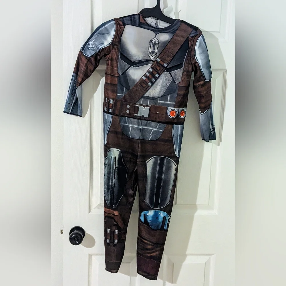 Star Wars The Mandalorian Official Youth Costume Padded With Mask Size S NEW